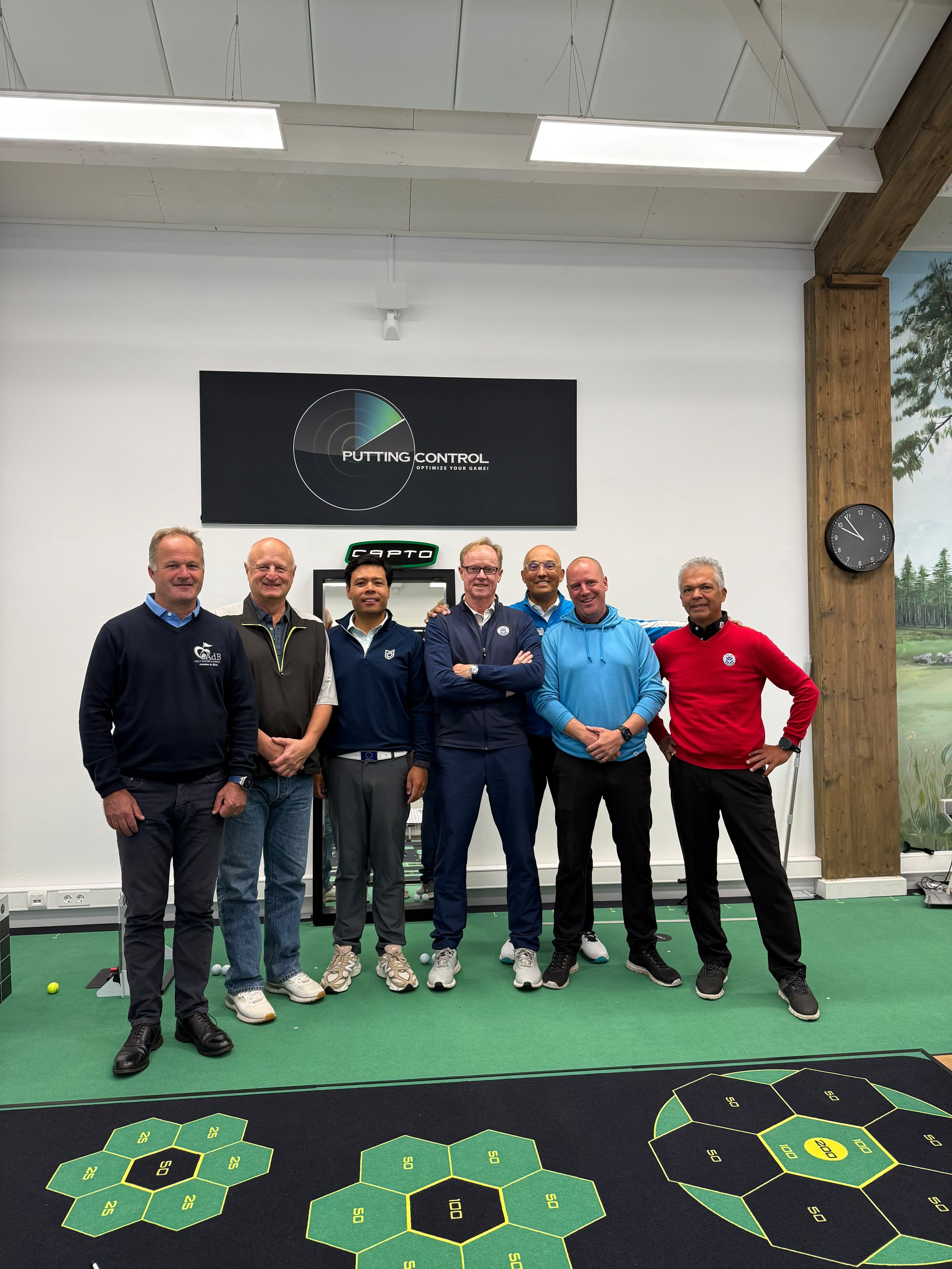 Group photo of PGA/CPG coaching in the PuttingControl studio